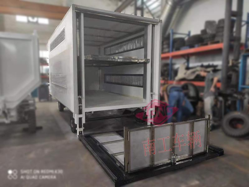 5吨厢式华球直播_华球（中国）带垂直升降尾板工具拖车