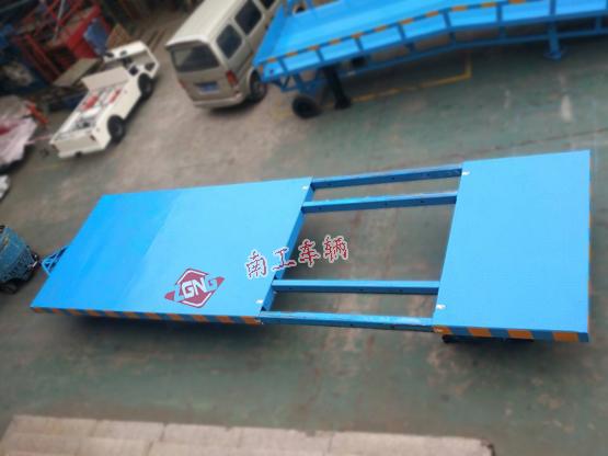 平板车 15吨伸缩型华球直播_华球（中国）