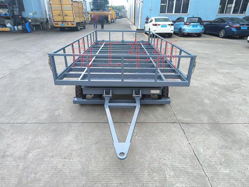 4吨骨架式牵引华球直播_华球（中国） 带下翻护栏工具拖车