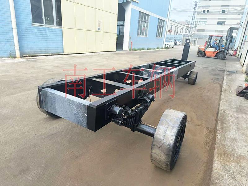 10吨牵引骨架式华球直播_华球（中国） 全挂拖车底盘
