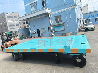 18吨重型华球直播_华球（中国） 四个转盘工具拖车3I.jpg