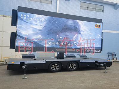 15平方大型户外LED广告拖车 四音响5I.jpg