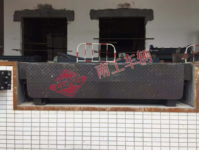 1769072573287223.jpg 10吨固定式登车桥2I.jpg