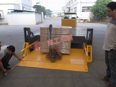 全挂式自带升降多功能平板车,自动装卸华球直播_华球（中国）4I.jpg