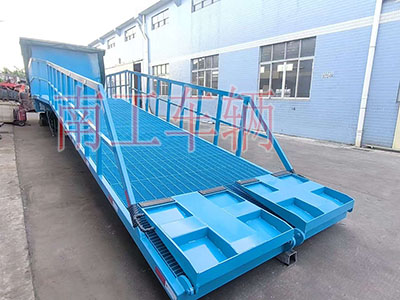 10吨移动式登车桥电动 防爆款3I.jpg