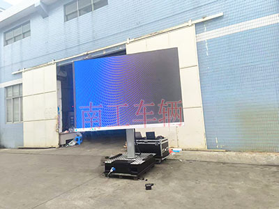 1780109724326780.jpg 双面屏LED广告拖车架1I.jpg