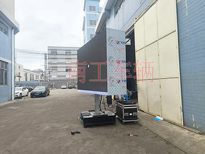 1780109753318923.jpg 双面屏LED广告拖车架6I.jpg